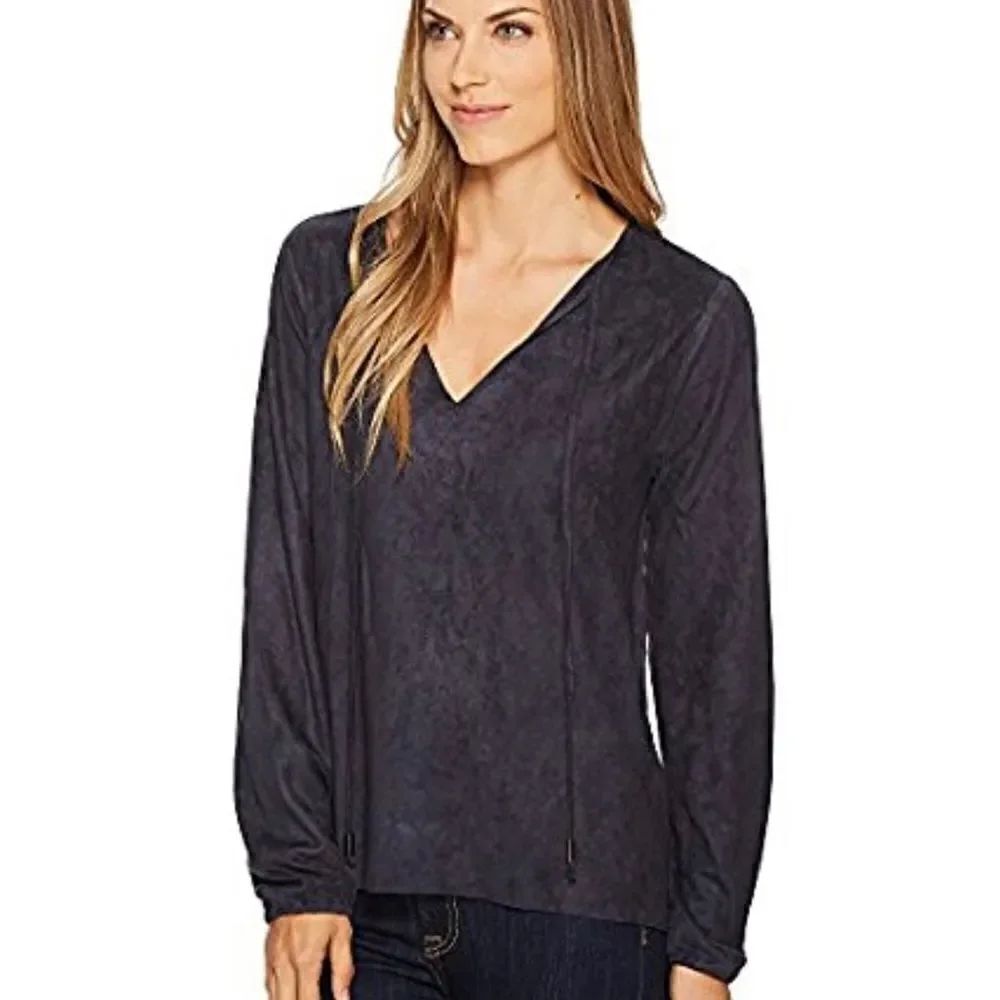Dylan Luxe Suede V-Neck TopโIndigo Blue SizeโSmall